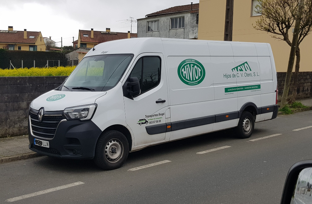 Flota de furgonetas de transportes Ángel